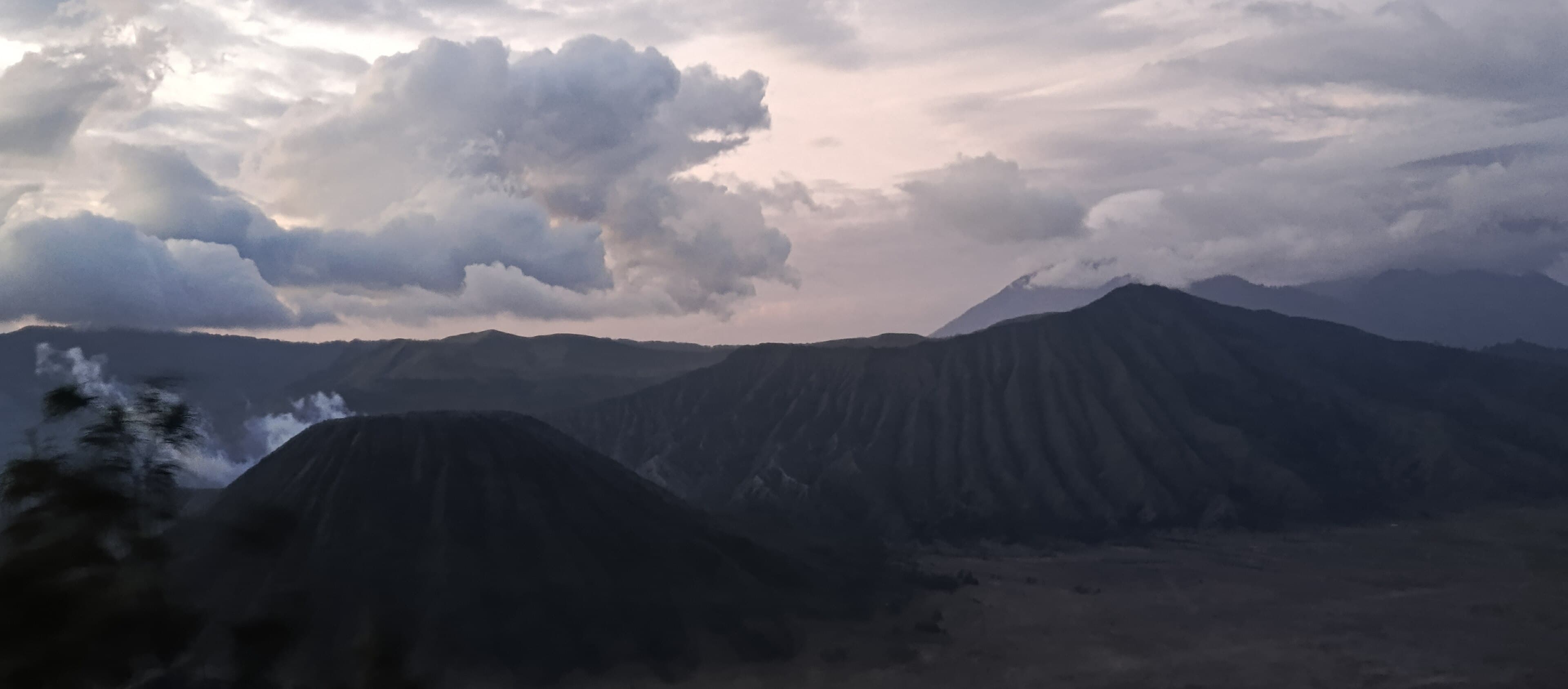 Matahari terbit di kawasan Gunung Bromo
